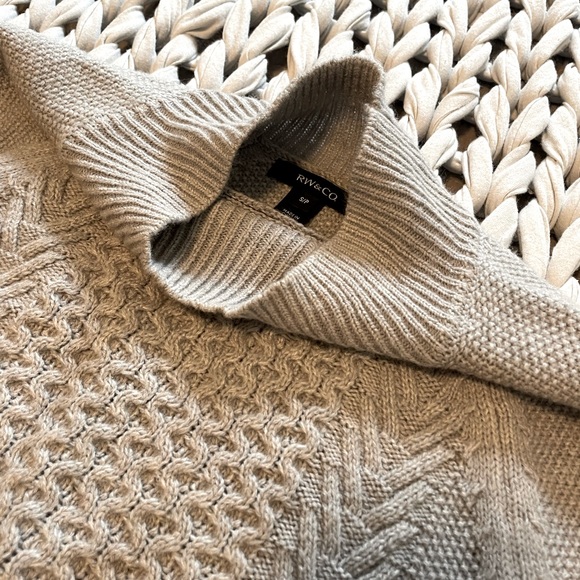 RW&CO. Sweater - Picture 10 of 10